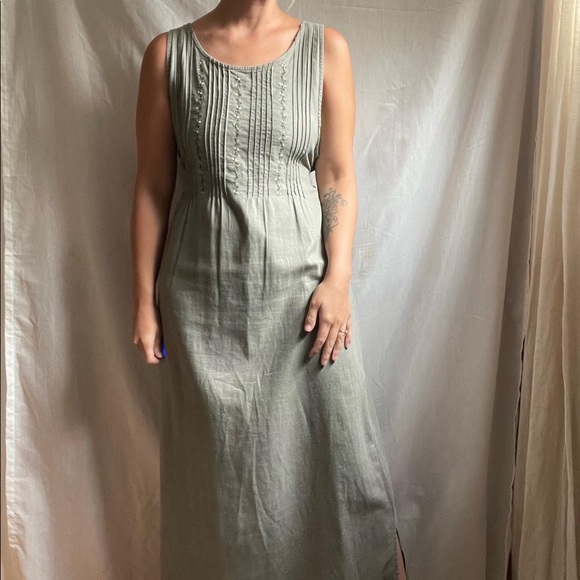 Vintage Cottagecore Linen Maxi Dress with Floral Embroidery - Picture 2 of 5